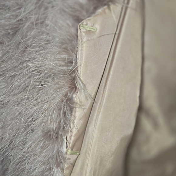 Genuine Fur Coat with Silk Lining - Luxuriously Soft, Elegant Design, Size M/L - Picture 2 of 4